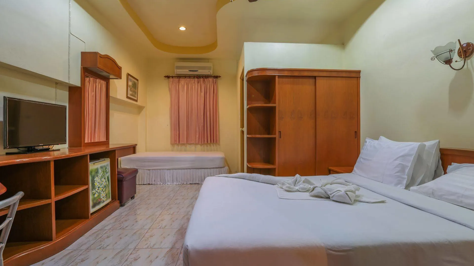Khun Ying House Hotel Koh Tao 2*,  Thailand